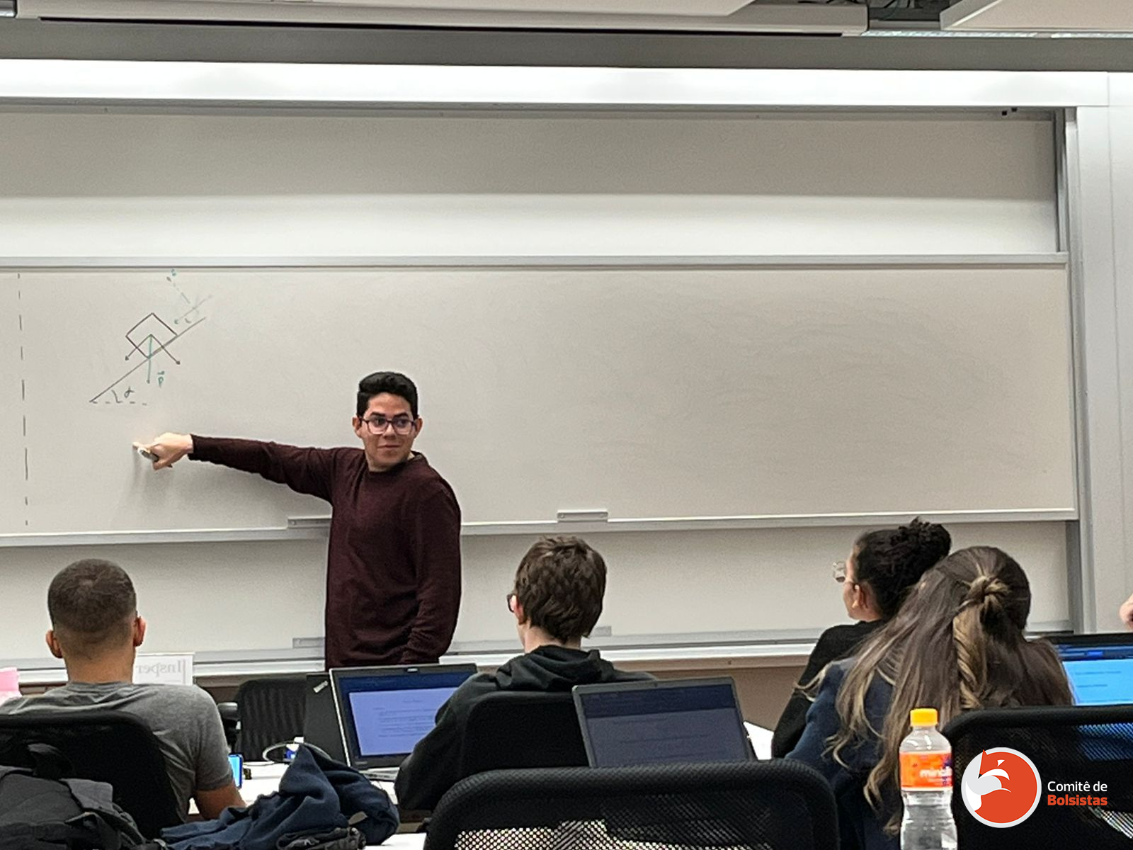 Apoio Acadêmico fazendo a diferença por meio das aulas solidárias